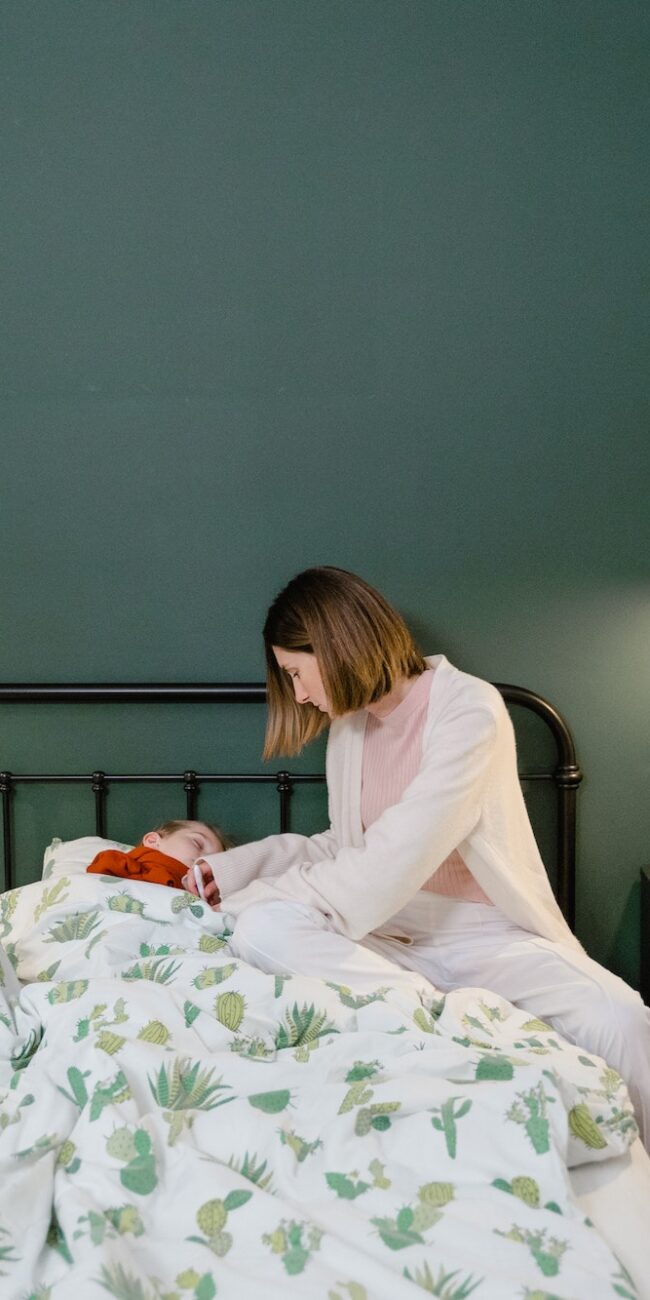 mom with child in bed